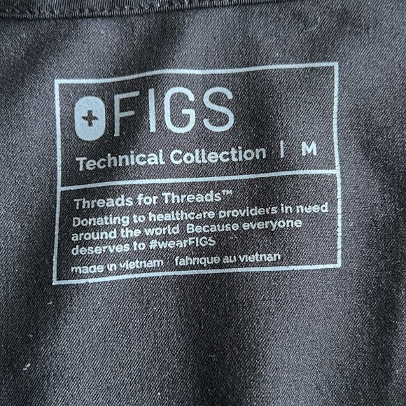 SOLD Figs women’s scrub top - Picture 2 of 3